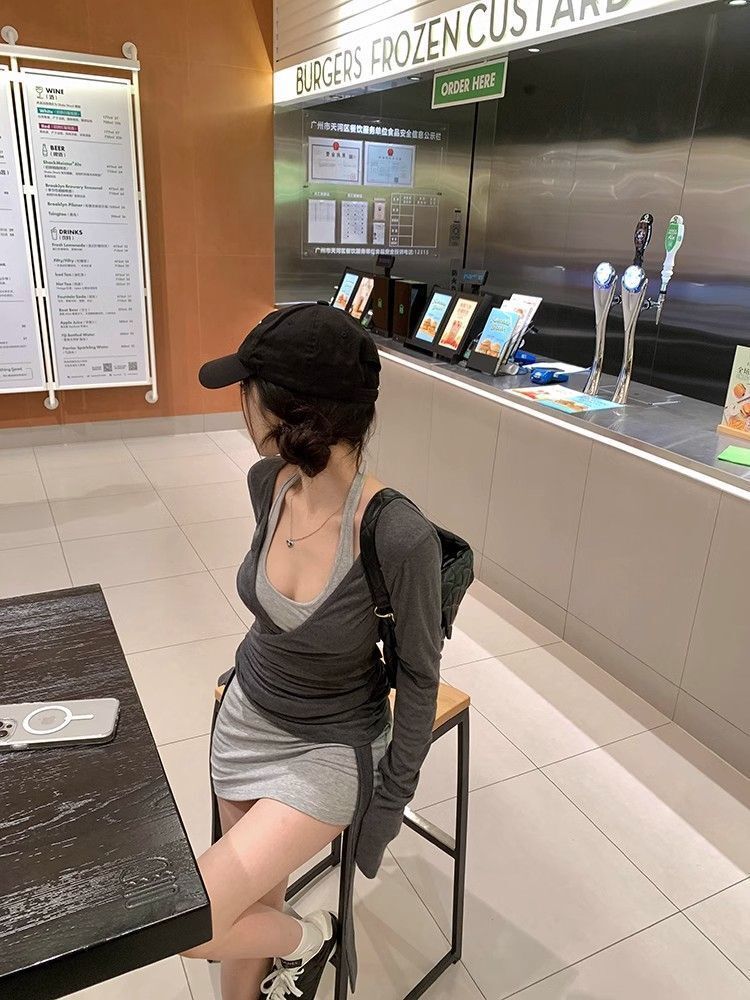 Sexy and alluring sweet and spicy gray halter top and skirt suit for women, early autumn hot girl slim fit hip-hugging suspender dress