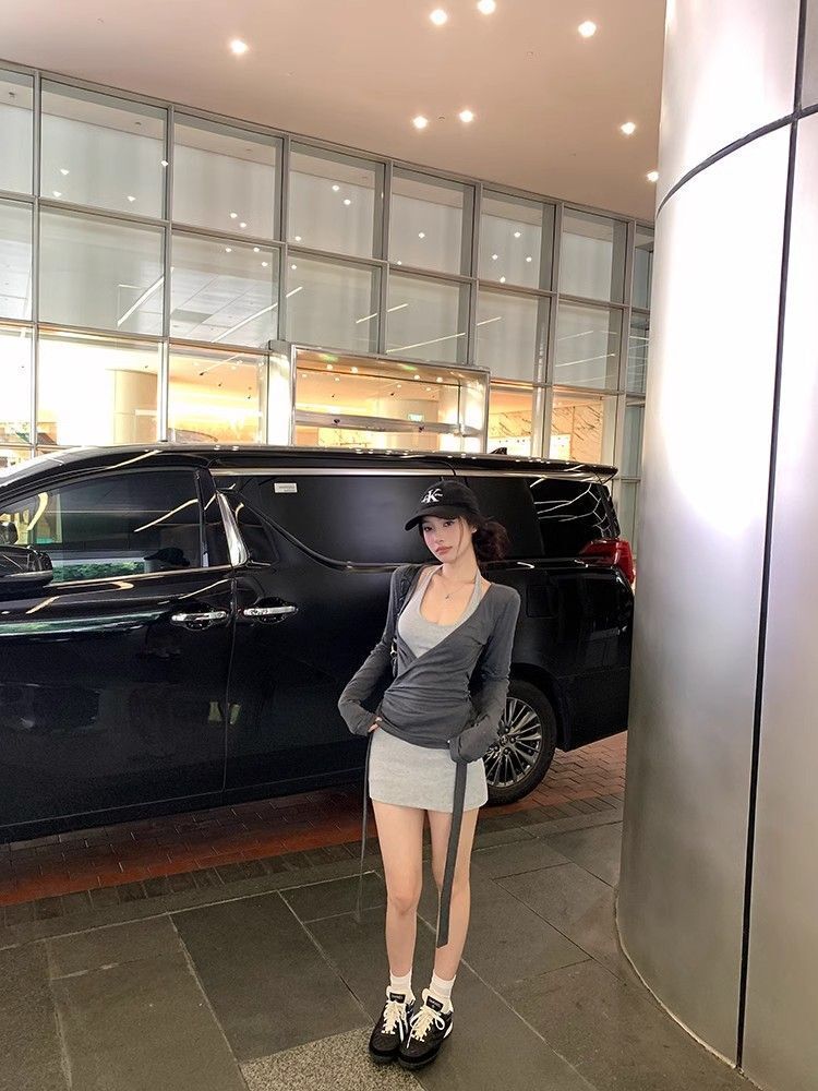 Sexy and alluring sweet and spicy gray halter top and skirt suit for women, early autumn hot girl slim fit hip-hugging suspender dress