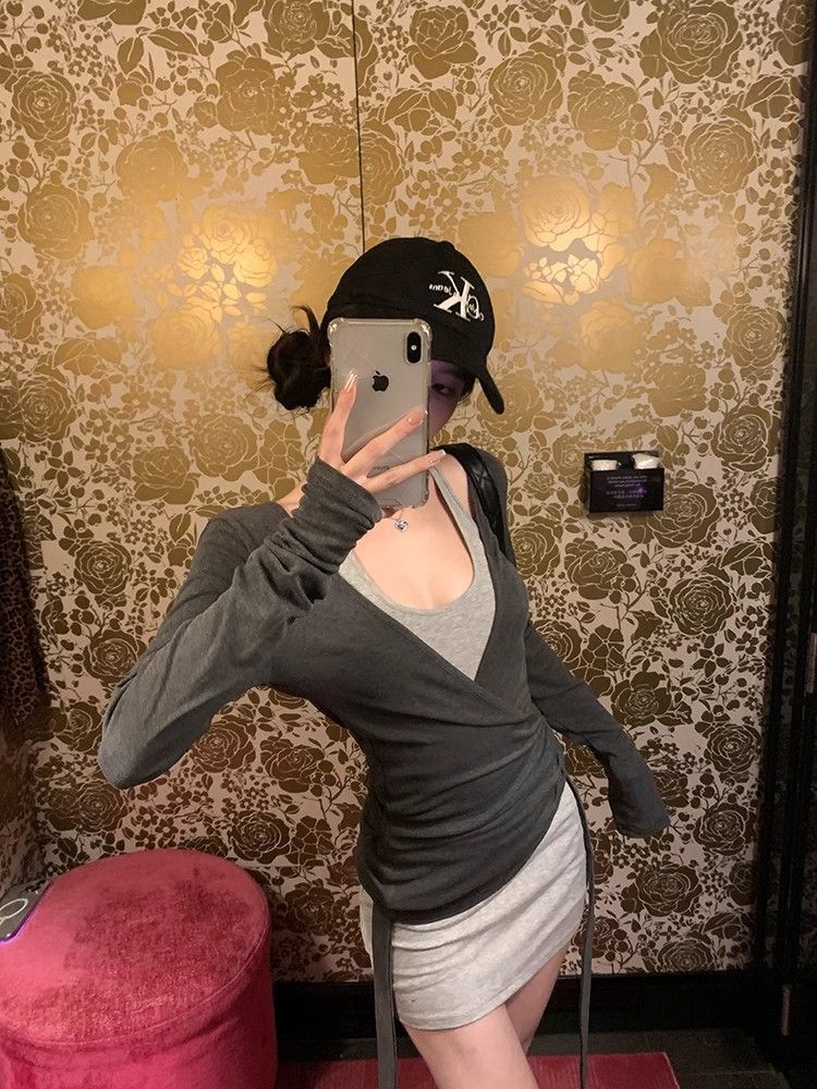 Sexy and alluring sweet and spicy gray halter top and skirt suit for women, early autumn hot girl slim fit hip-hugging suspender dress