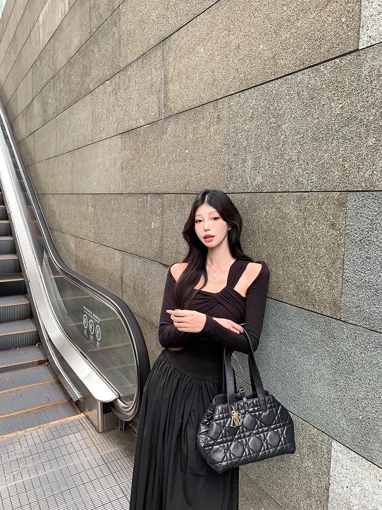 Grey off-shoulder long-sleeved dress for women, new autumn/winter style, French chic, slim fit, waist-cinching, A-line long skirt