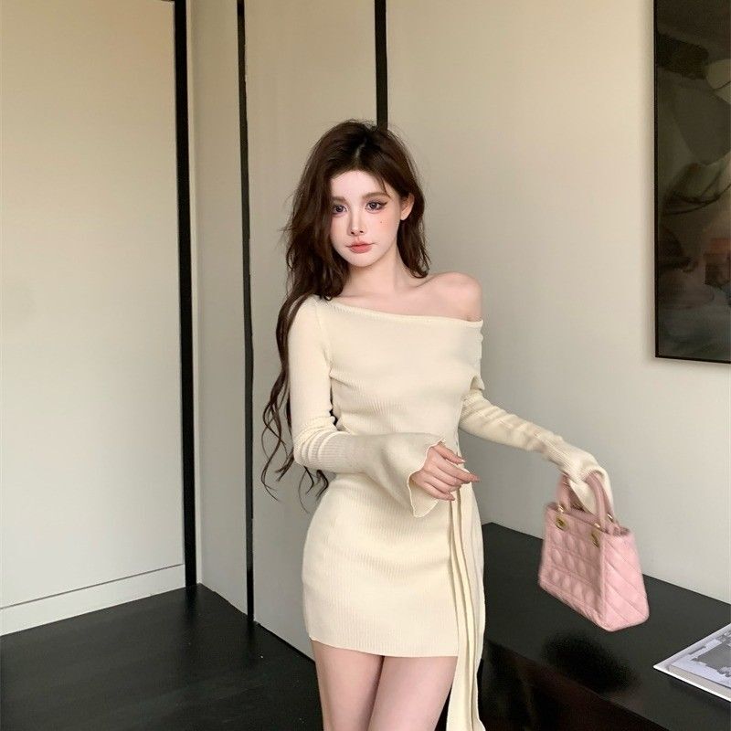 French-style off-shoulder long-sleeved dress for women, perfect for autumn, sexy and elegant, with a lace-up waist, a sophisticated and mature look, bodycon mini skirt.