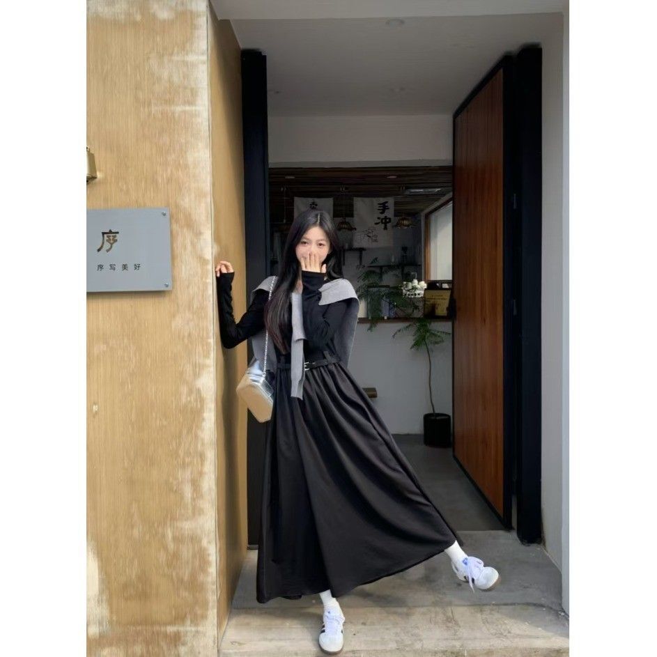 Retro-style solid color round neck slimming long-sleeved dress for women, autumn design with long sleeves and A-line skirt with shawl.