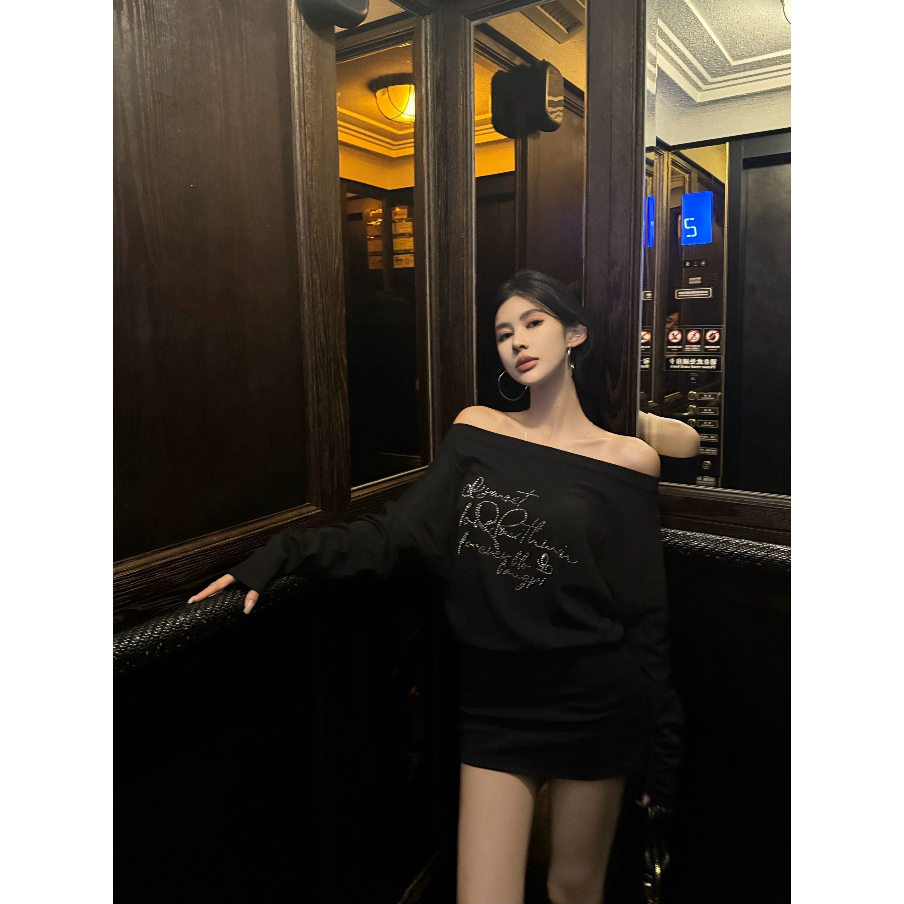 Korean style niche 2024 new hot girl slim casual versatile loose rhinestone off-shoulder long sleeve jumpsuit