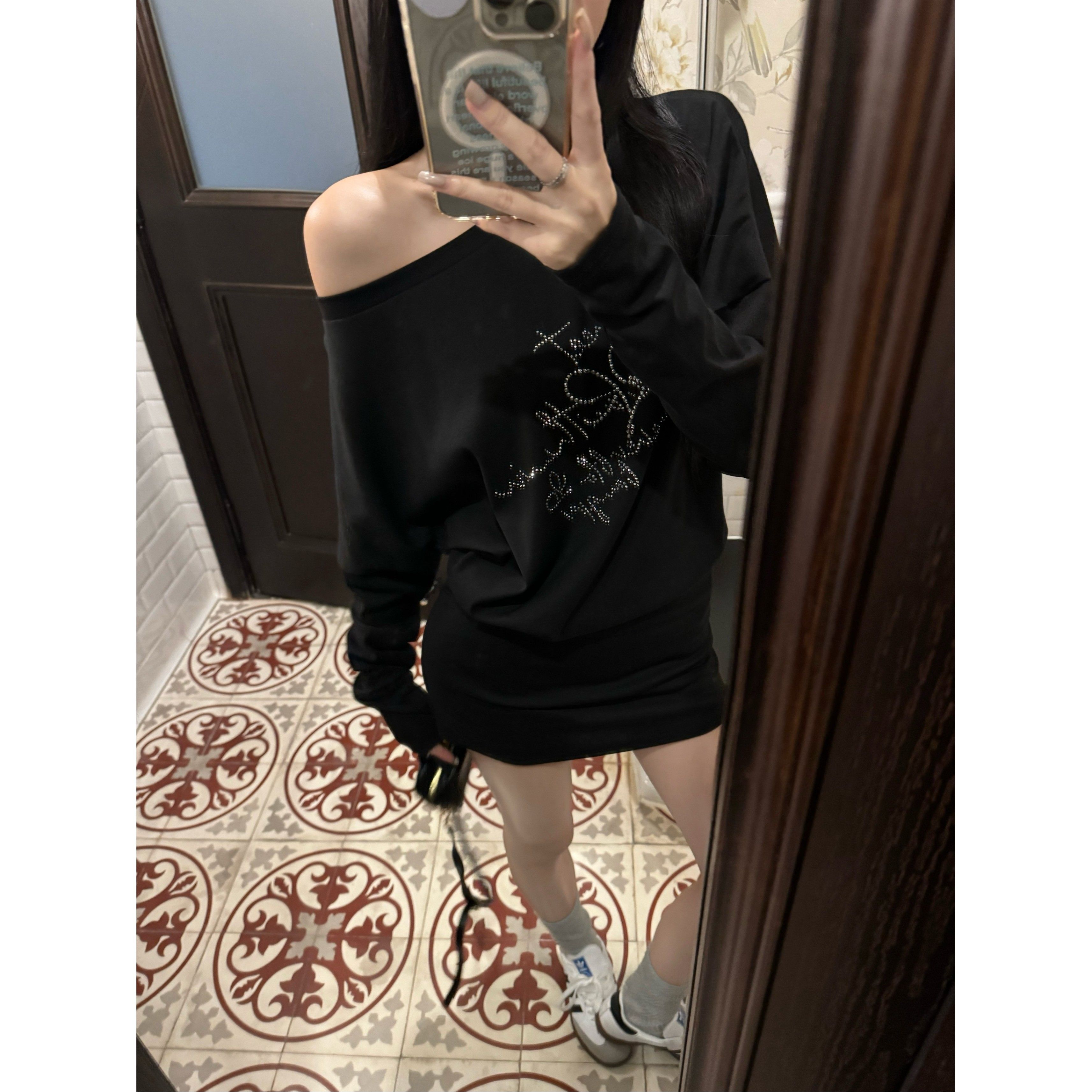 Korean style niche 2024 new hot girl slim casual versatile loose rhinestone off-shoulder long sleeve jumpsuit