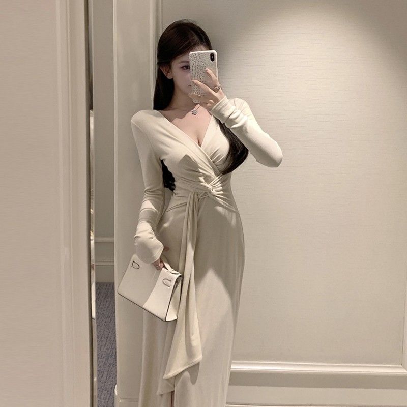 French-style V-neck knotted dress, elegant and slimming, bodycon skirt with tie-up long sleeves, irregular waist, gentle and feminine style.