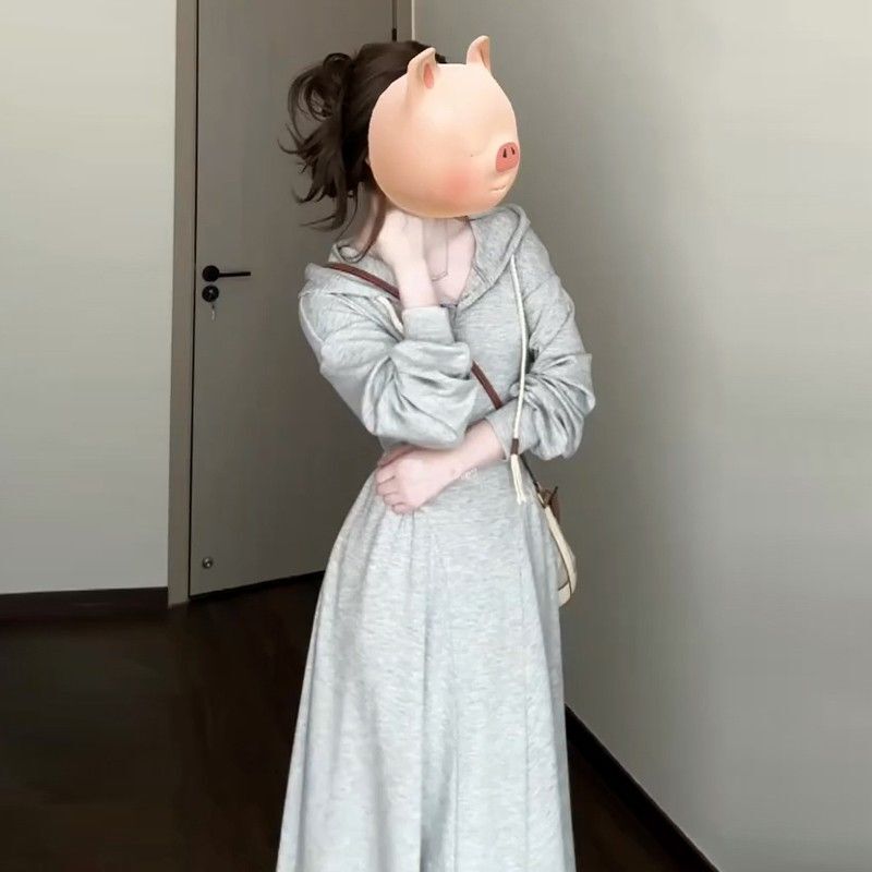 Korean style preppy grey hooded sweatshirt dress for women, autumn 2024, petite and elegant, slimming and flattering.