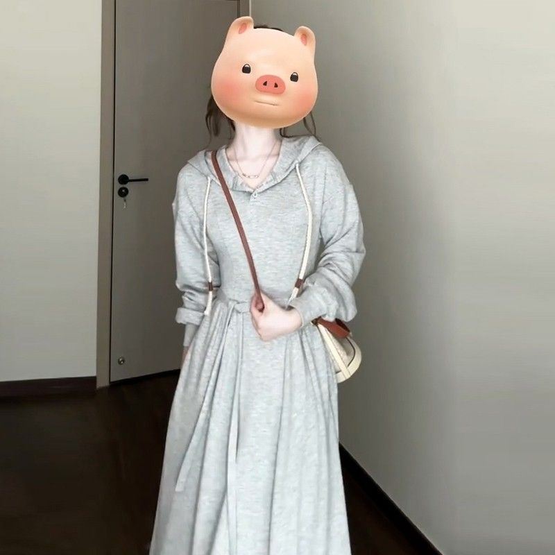 Korean style preppy grey hooded sweatshirt dress for women, autumn 2024, petite and elegant, slimming and flattering.