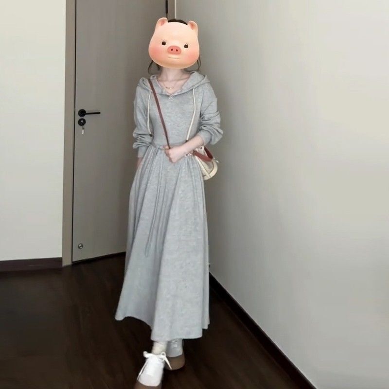 Korean style preppy grey hooded sweatshirt dress for women, autumn 2024, petite and elegant, slimming and flattering.
