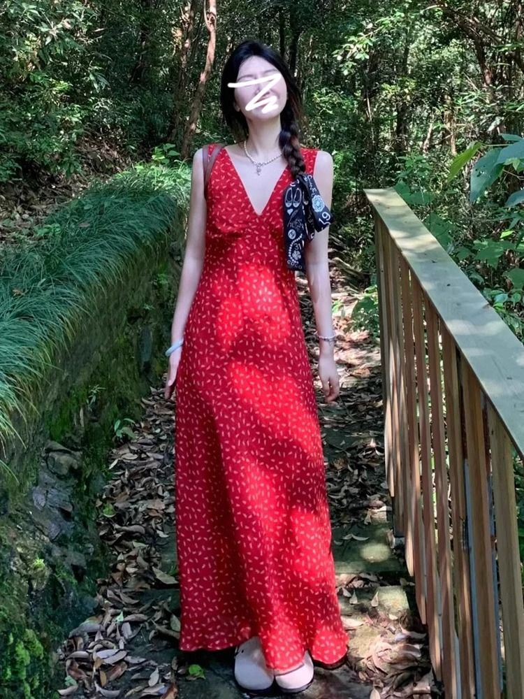Seaside vacation style red V-neck floral sleeveless dress for women, spring 2025 new style, high-end feel.