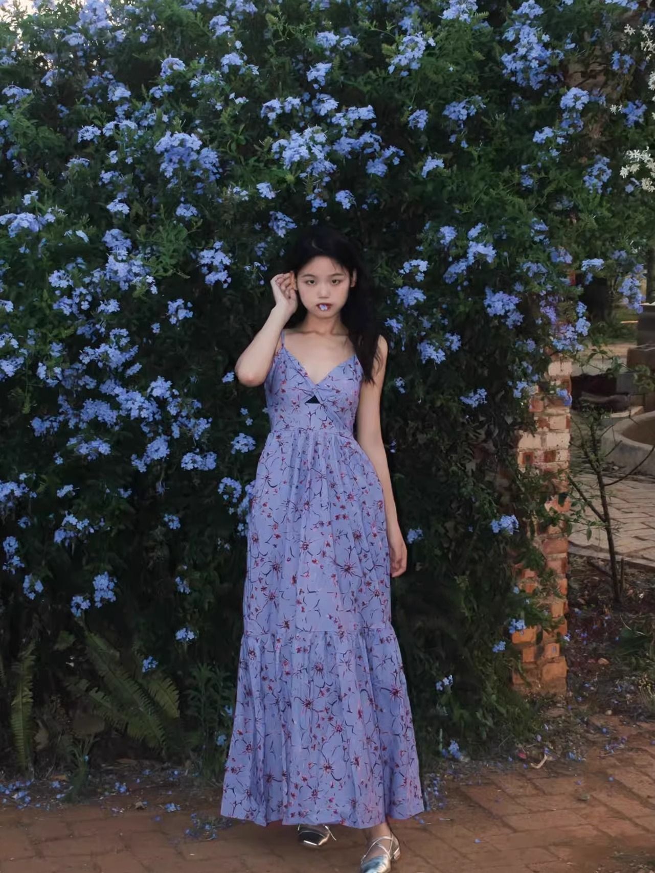 Plus Size French Style Blue Floral Print Sundress for Women, Summer Elegant V-Neck Backless Vacation Beach Dress