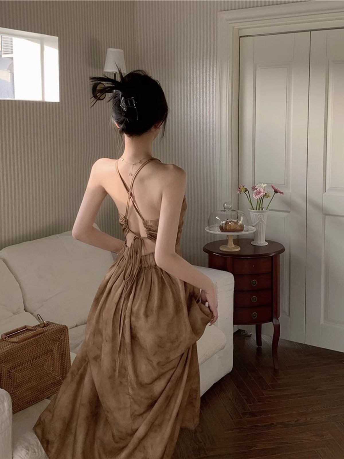 French-style floral print sundress, summer slimming, elegant and sophisticated, ink painting style, beach vacation casual sundress