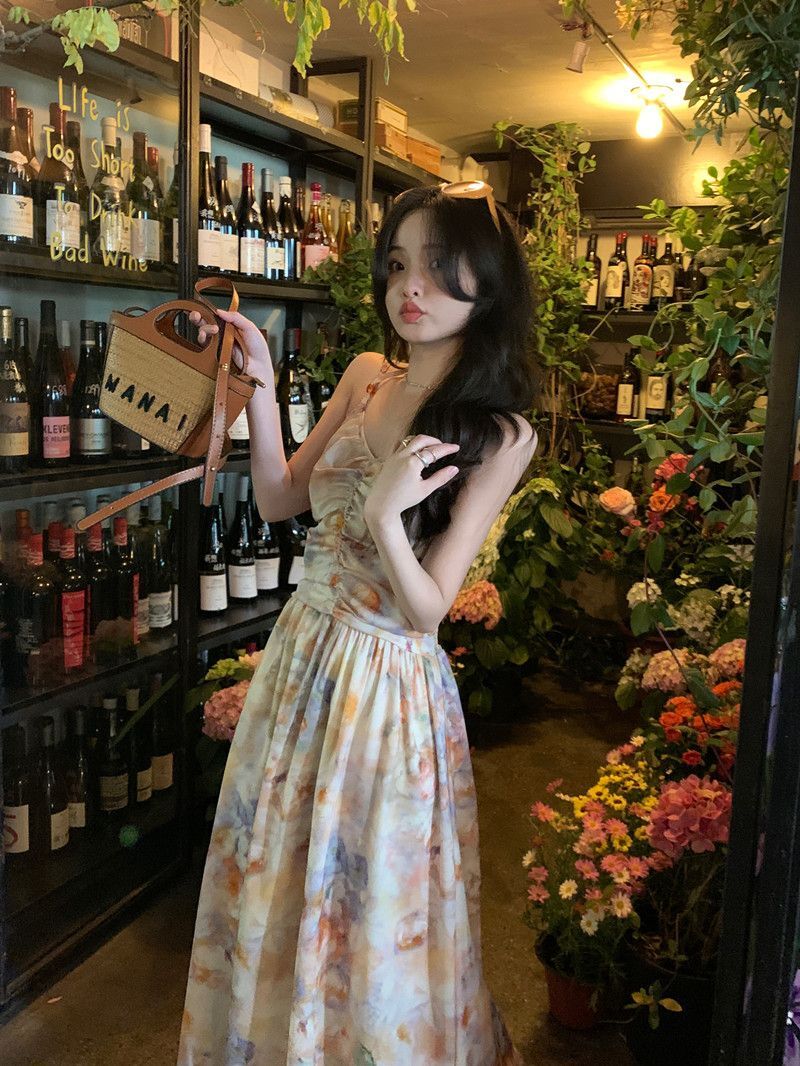 French retro oil painting floral halter neck suspender dress for women, summer vacation style, elegant backless waist-cinching long dress