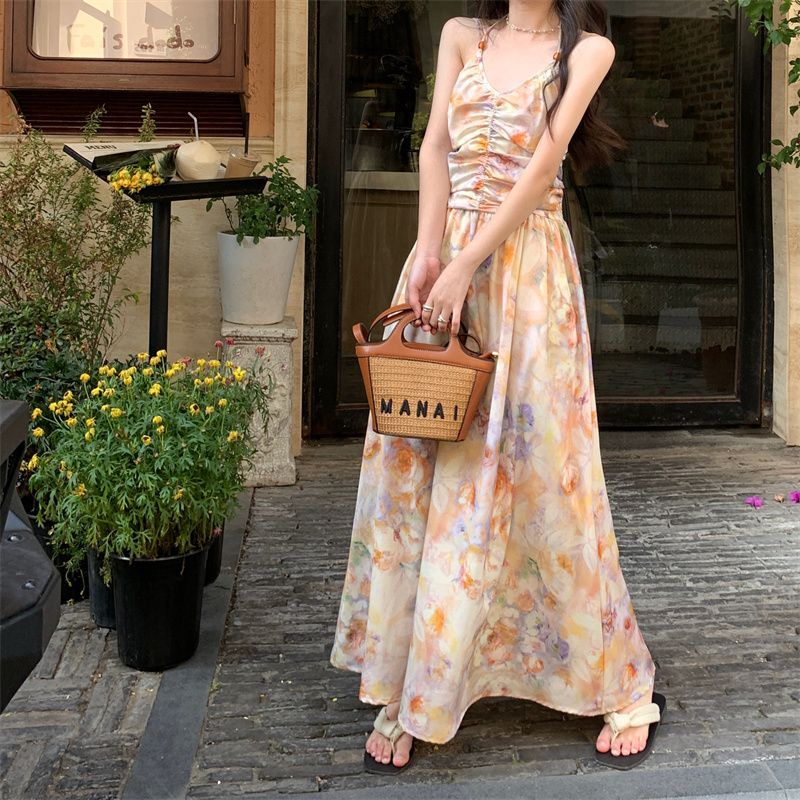 French retro oil painting floral halter neck suspender dress for women, summer vacation style, elegant backless waist-cinching long dress