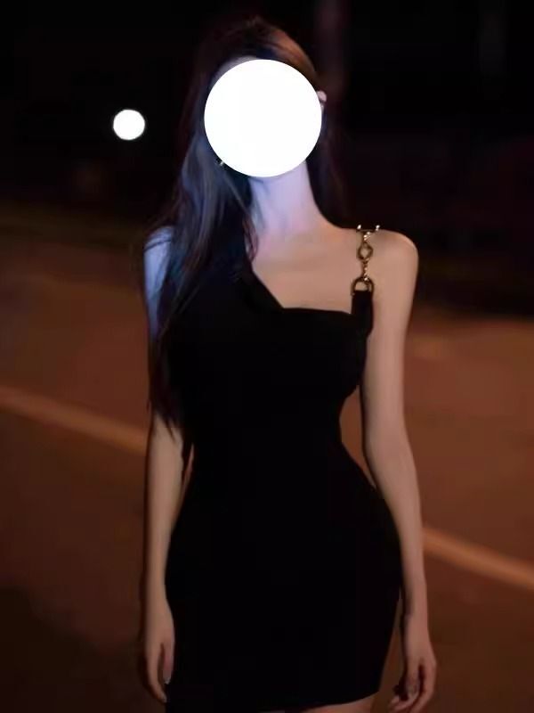 Black spaghetti strap dress for women, unique design, 2025 new style, nightclub vibe, sexy short bag.