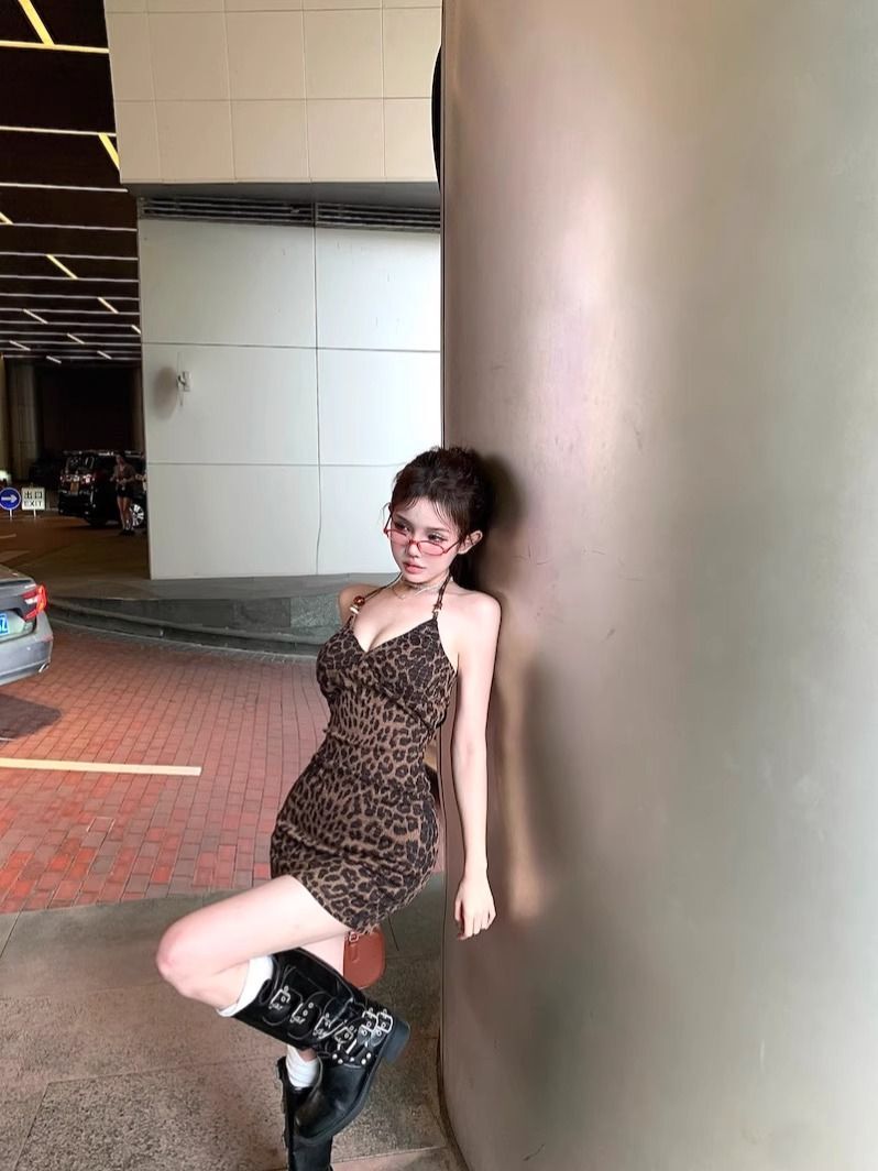 Hot Leopard Print Halter Neck Dress Women's Summer Slim Fit Backless Mini Skirt Shows Off Figure Waist and Hip-Hugging Skirt