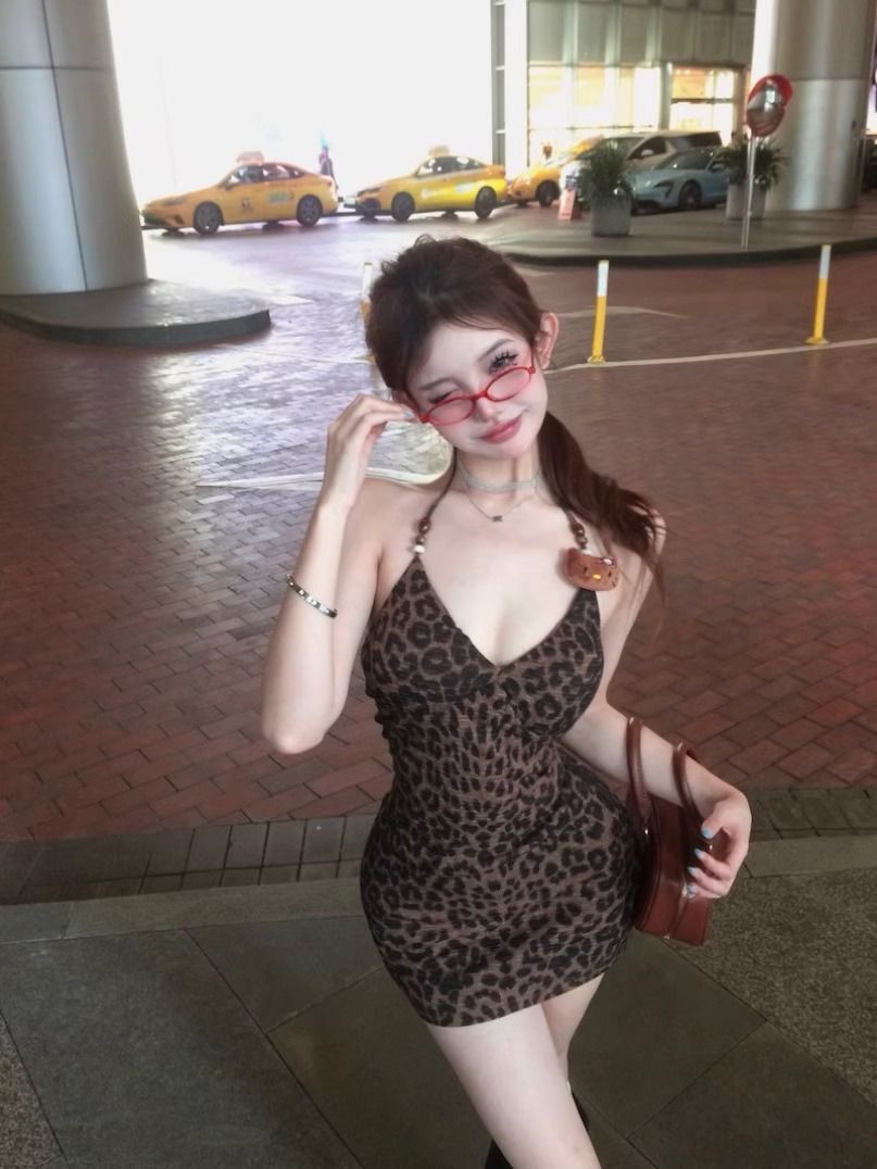 Hot Leopard Print Halter Neck Dress Women's Summer Slim Fit Backless Mini Skirt Shows Off Figure Waist and Hip-Hugging Skirt