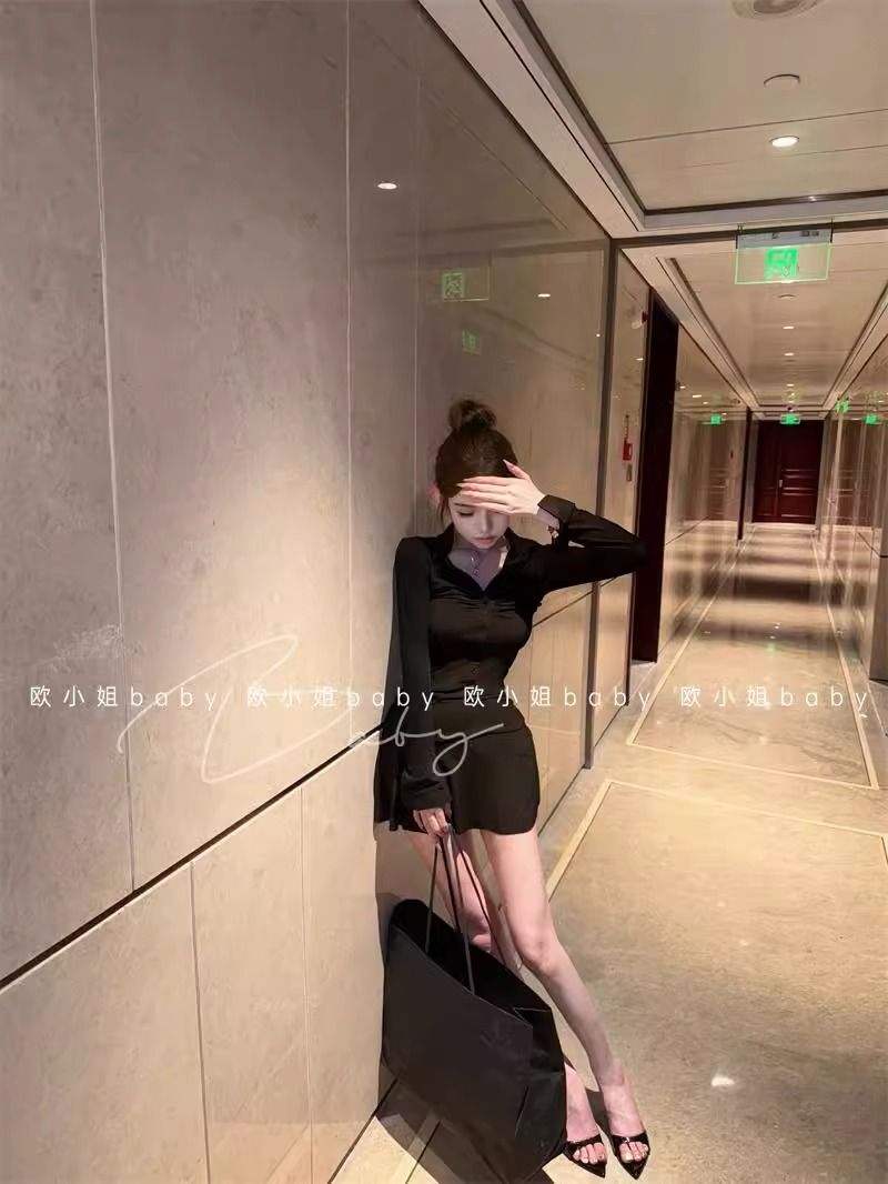 Black pleated polo collar long-sleeved dress for women, summer slim fit design, stylish short skirt, A-line silhouette.