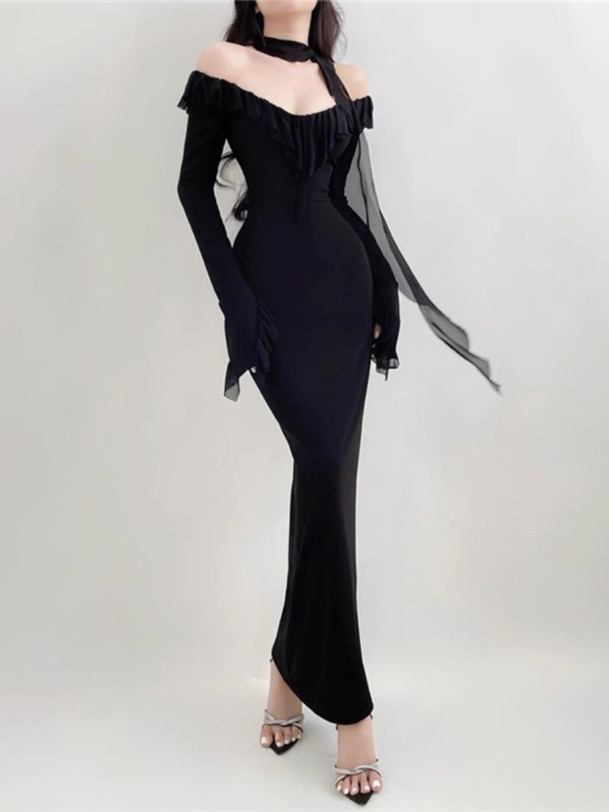 2024 New French Hepburn Style Black Off-Shoulder Dress for Women, Spring and Autumn, High-End Sexy Bodycon Long Skirt