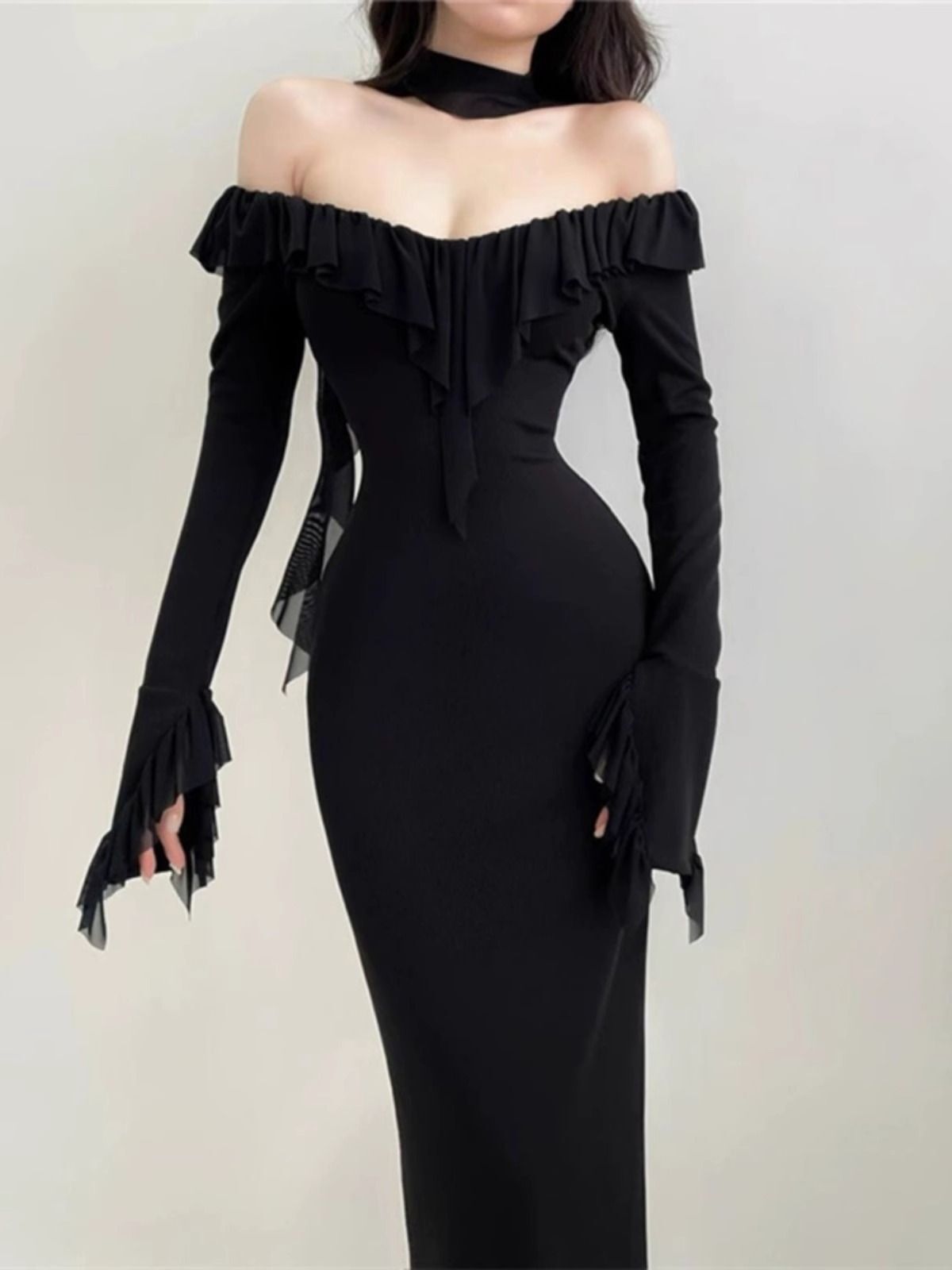 2024 New French Hepburn Style Black Off-Shoulder Dress for Women, Spring and Autumn, High-End Sexy Bodycon Long Skirt