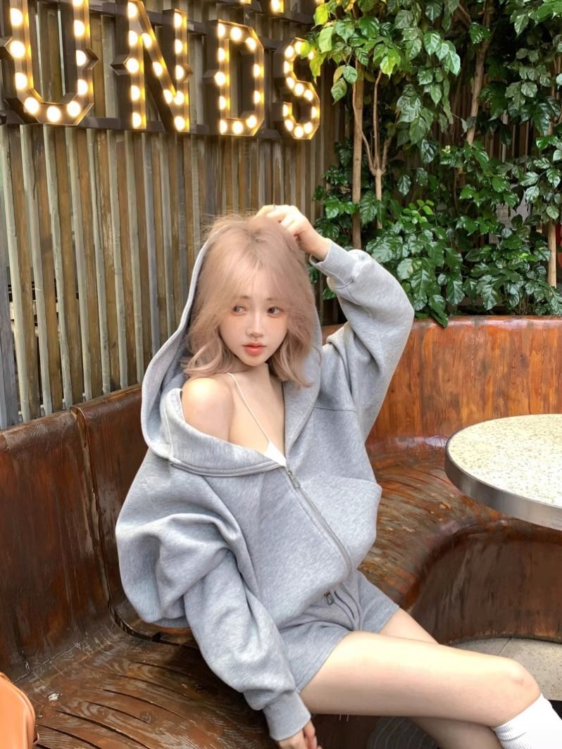 Casual sportswear set, relaxed hooded sweatshirt jacket, women's autumn drawstring straight leg shorts, gray two-piece set