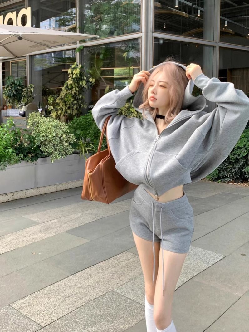 Casual sportswear set, relaxed hooded sweatshirt jacket, women's autumn drawstring straight leg shorts, gray two-piece set