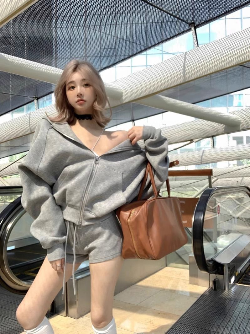Casual sportswear set, relaxed hooded sweatshirt jacket, women's autumn drawstring straight leg shorts, gray two-piece set