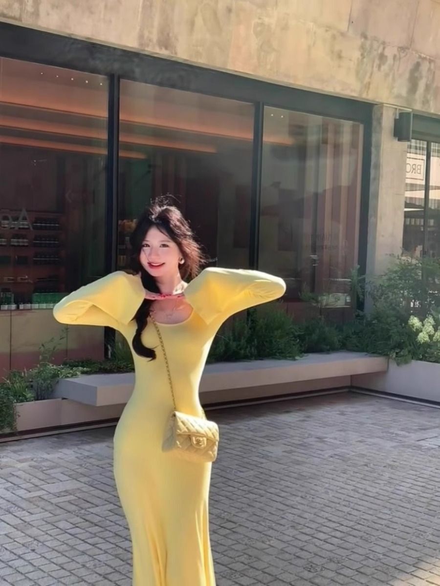 Yellow U-neck dress for women, perfect for spring and autumn, slim fit, French style, flared sleeves, exquisite and gentle fishtail skirt.