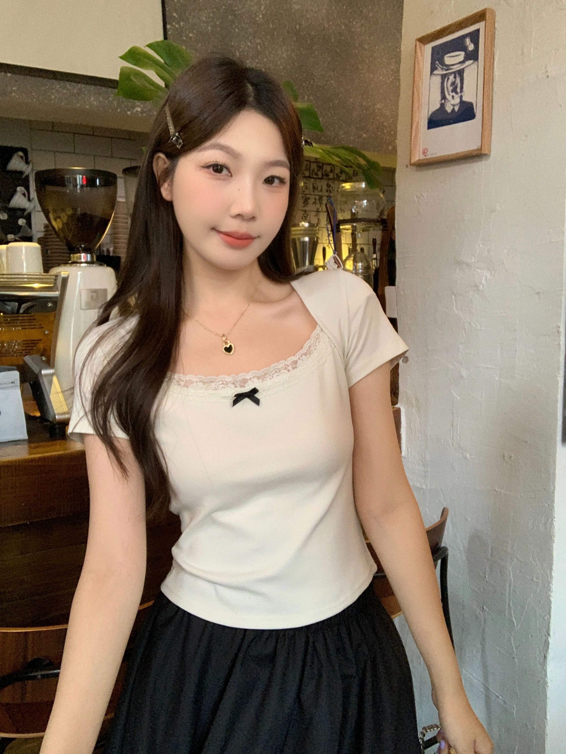 New summer ballet-style square neck short-sleeved T-shirt for women, French design, unique style.