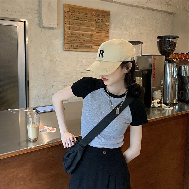 Sweet and cool slim-fitting color-blocked top for women, new summer style, short sleeve, raglan sleeve, perfect for layering under a T-shirt.