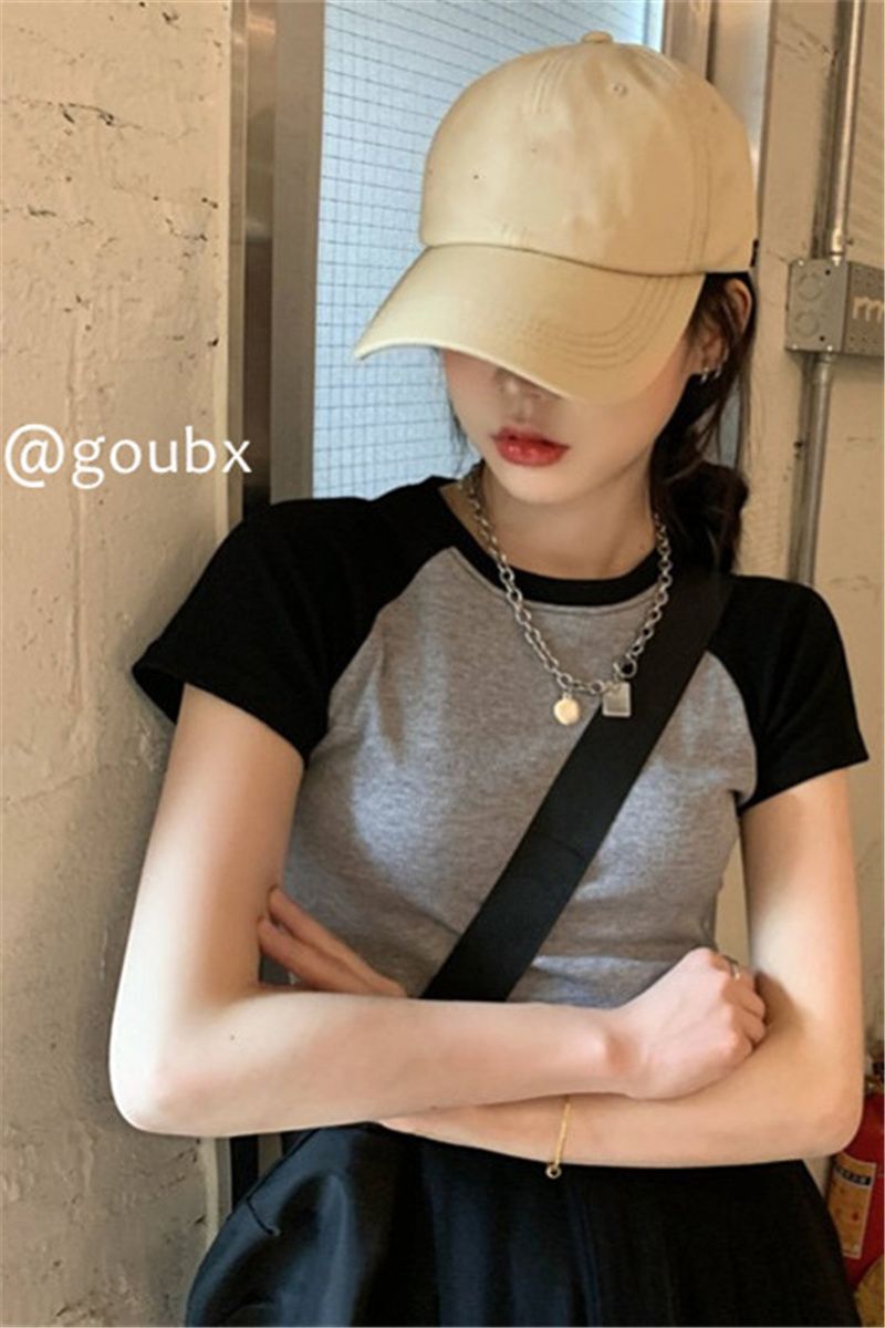 Sweet and cool slim-fitting color-blocked top for women, new summer style, short sleeve, raglan sleeve, perfect for layering under a T-shirt.