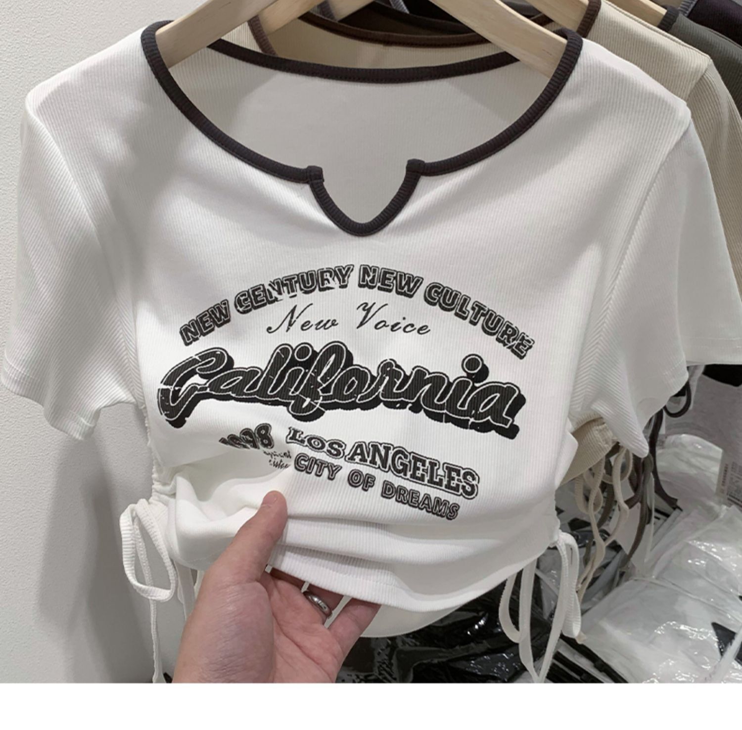 American retro letter print short-sleeved T-shirt for women, V-neck, drawstring design, new summer 2023 style.