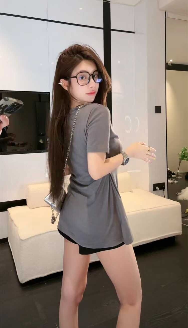 MR Grey U-Neck Short-Sleeve Top with Straight Shoulders - Unique Design, Mid-Length, Sweet and Spicy Style