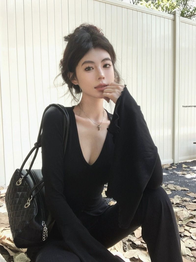 MR High Elastic Ribbed American Style Hot Girl V-Neck Flared Sleeve T-Shirt Women's Autumn Slim Fit Slit Black Long Sleeve