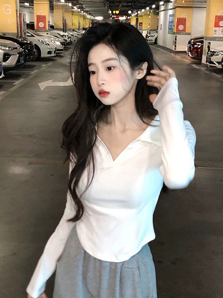 Polo collar, sexy short-sleeved T-shirt, new summer style, hot girl design, slim fit, white base layer.