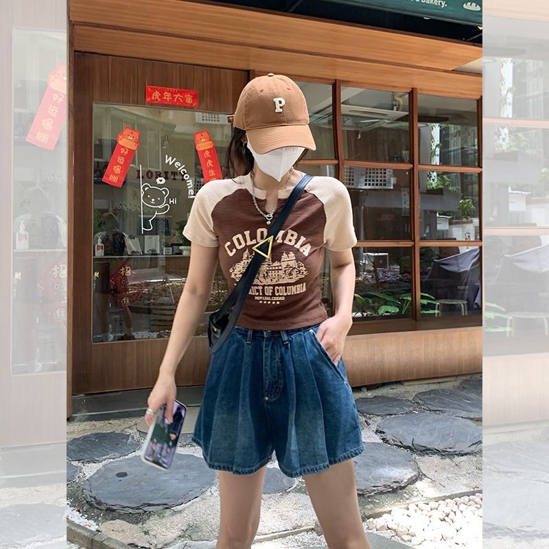 American retro short-sleeved t-shirt for women, summer slim fit, color blocking design, off-shoulder tight top.