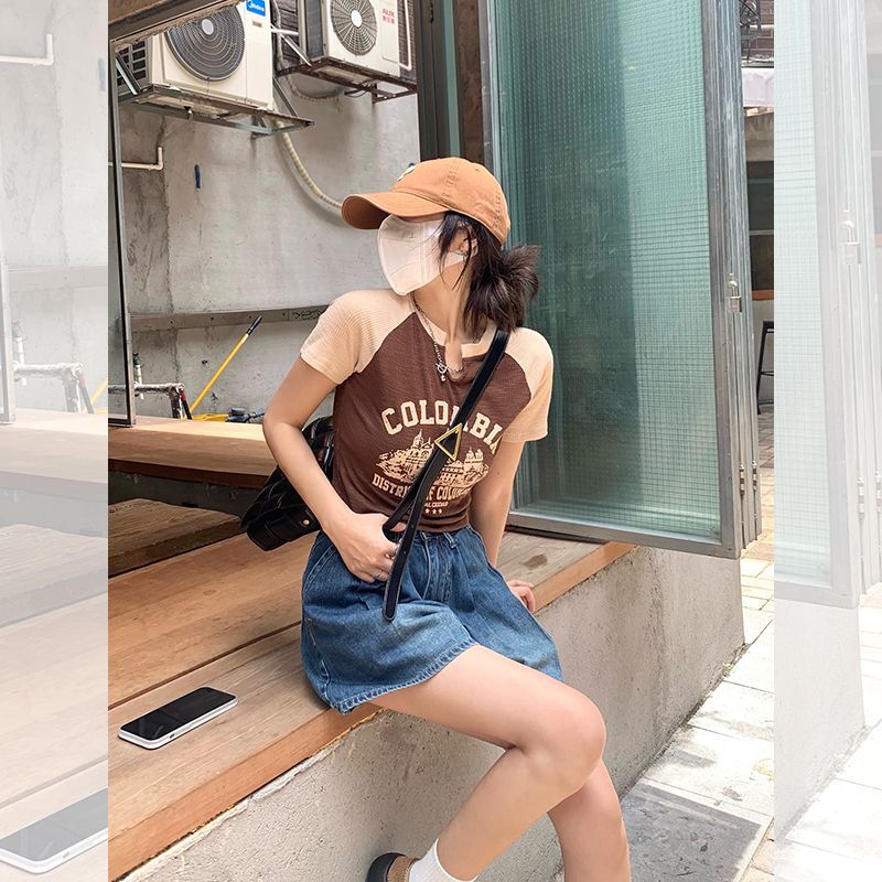 American retro short-sleeved t-shirt for women, summer slim fit, color blocking design, off-shoulder tight top.