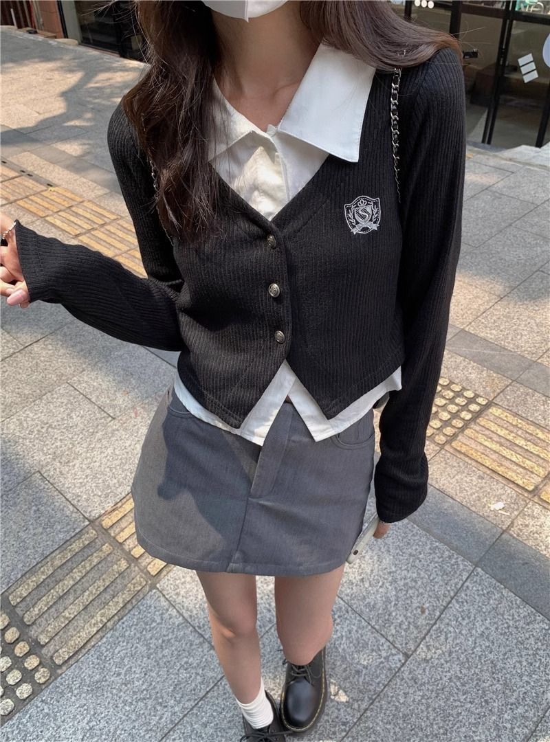 This stylish, trendy, two-piece short-sleeved knit top is perfect for autumn and can be worn as an outerwear piece.