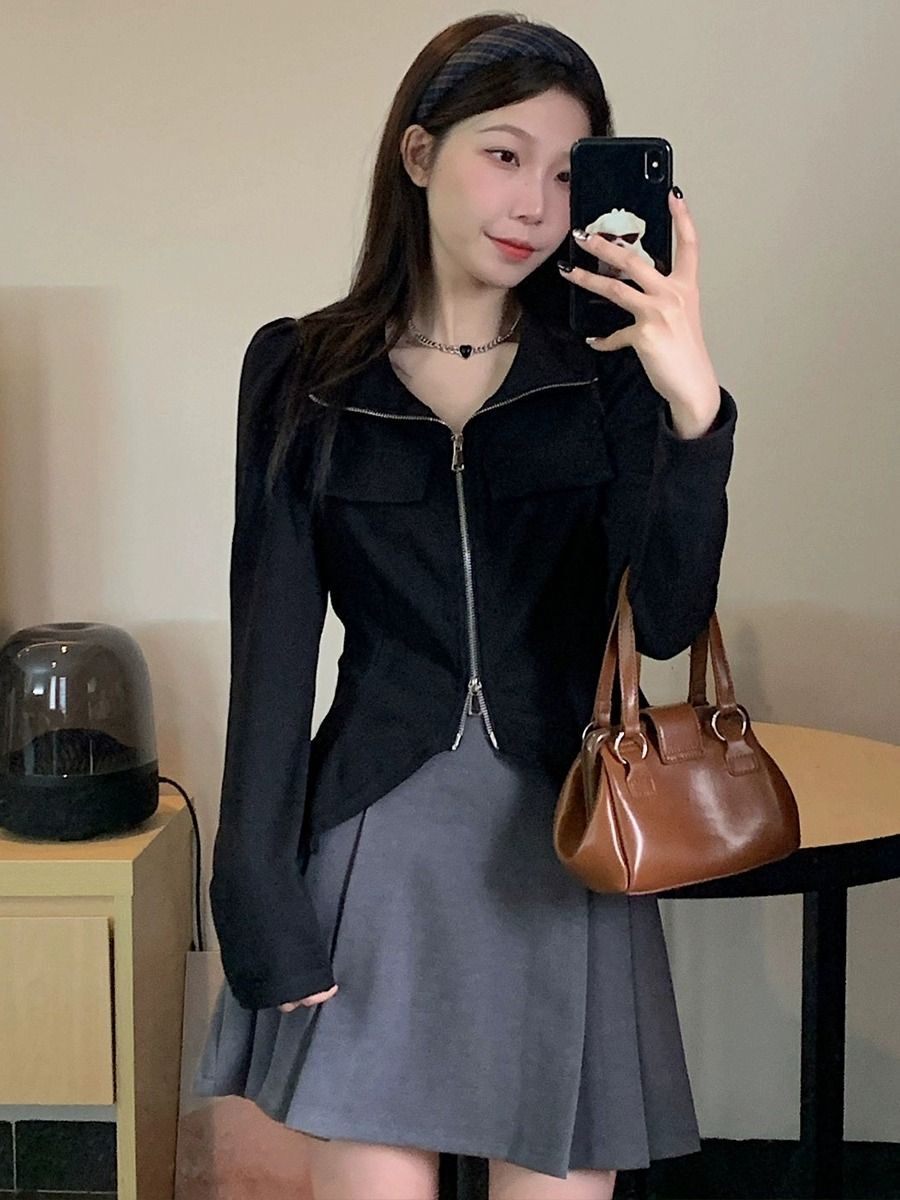 Women's long-sleeved T-shirt, autumn style, unique design, plus-size, short, irregular base layer, chic inner top.