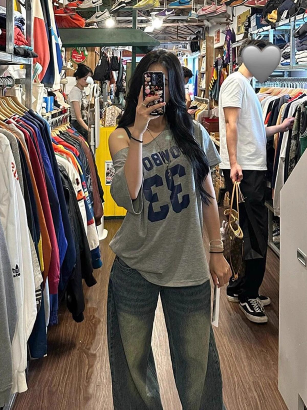 American retro style off-shoulder short-sleeved t-shirt for women, summer design, unique loose fit, sexy top.