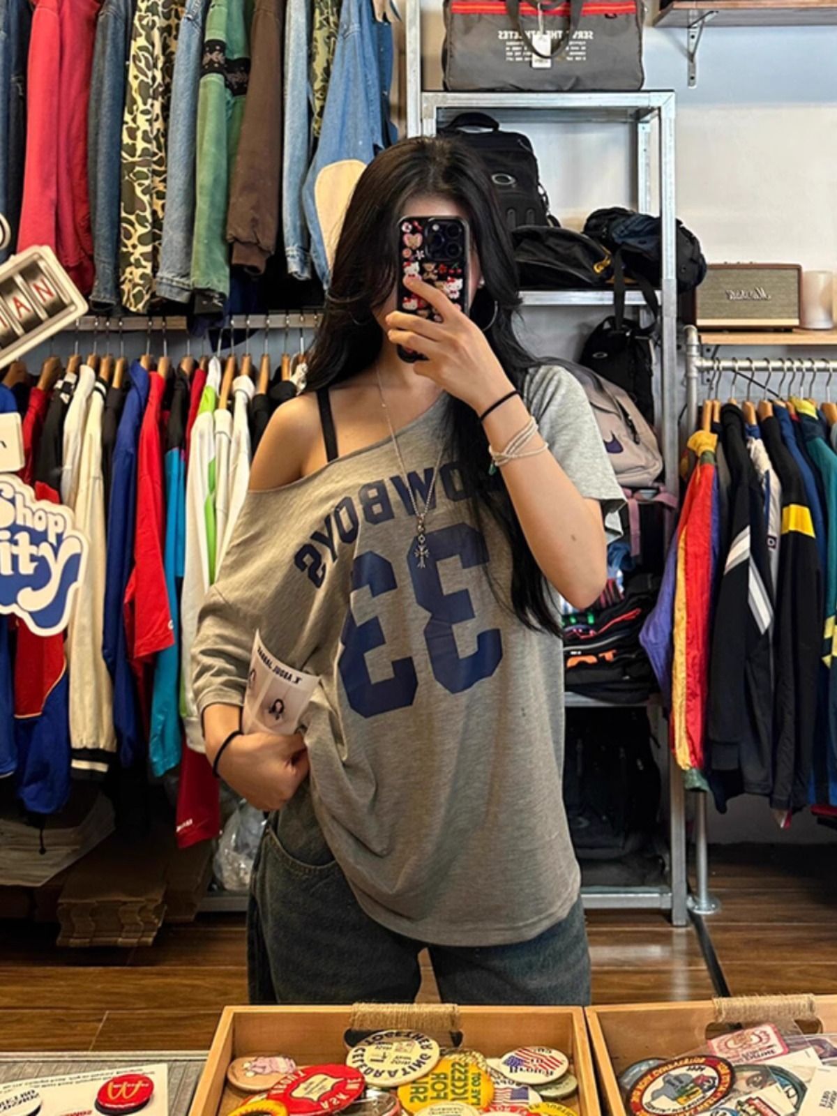 American retro style off-shoulder short-sleeved t-shirt for women, summer design, unique loose fit, sexy top.