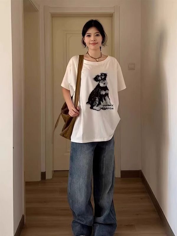 American retro style off-shoulder short-sleeved t-shirt for women, summer design, unique loose fit, sexy top.