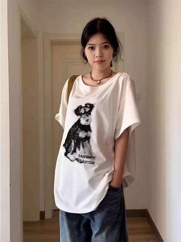 American retro style off-shoulder short-sleeved t-shirt for women, summer design, unique loose fit, sexy top.