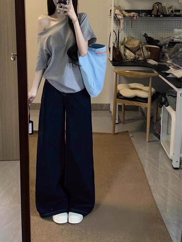 American retro style off-shoulder short-sleeved t-shirt for women, summer design, unique loose fit, sexy top.