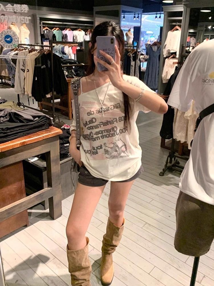 American retro style off-shoulder short-sleeved t-shirt for women, summer design, unique loose fit, sexy top.