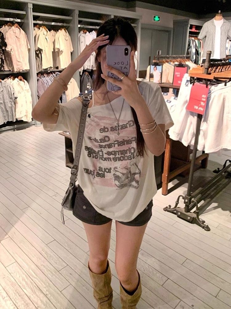 American retro style off-shoulder short-sleeved t-shirt for women, summer design, unique loose fit, sexy top.