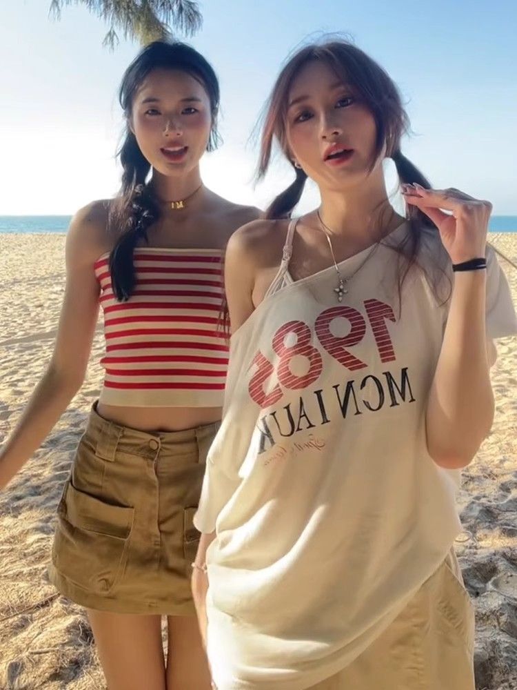 American retro style off-shoulder short-sleeved t-shirt for women, summer design, unique loose fit, sexy top.