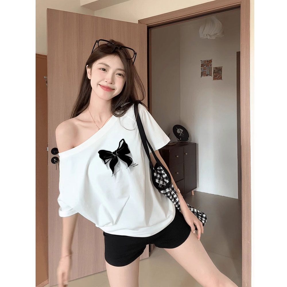 American retro style off-shoulder short-sleeved t-shirt for women, summer design, unique loose fit, sexy top.